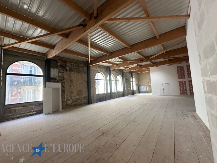 MAGNIFIQUE ESPACE DE 246 M² A AMENAGER - TRIANGLE D’OR VICHY