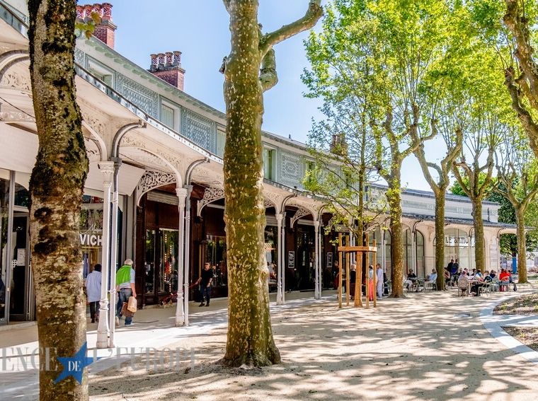 MAGNIFIQUE ESPACE DE 246 M² A AMENAGER - TRIANGLE D’OR VICHY