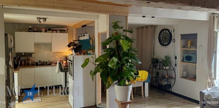 GRANDE MAISON FAMILIALE AVEC DEPENDANCES - ST GERAND LE PUY