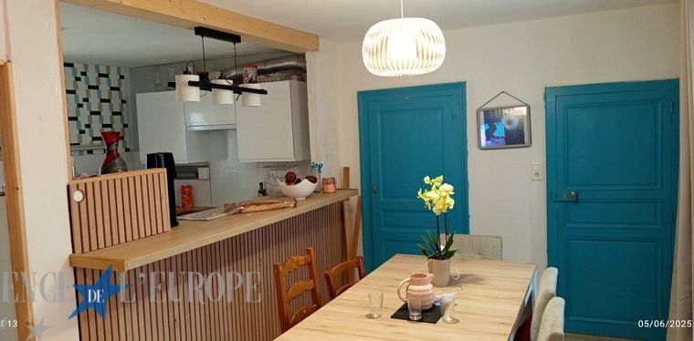 GRANDE MAISON FAMILIALE AVEC DEPENDANCES - ST GERAND LE PUY