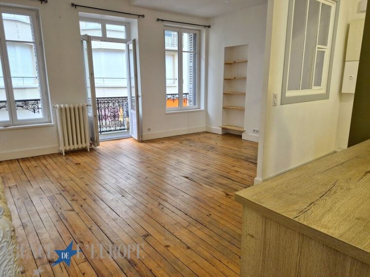 MAISON DE VILLE AVEC TERRASSE EN PARFAIT ETAT - VICHY 4 CHEMINS