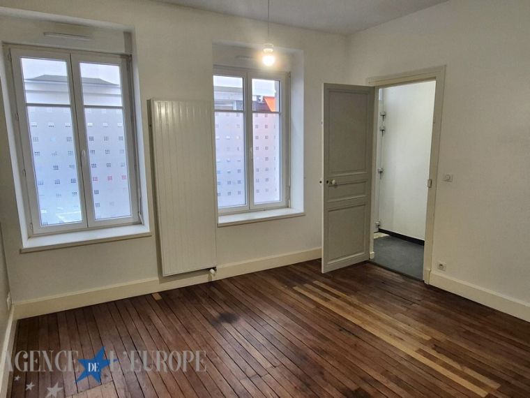 MAISON DE VILLE AVEC TERRASSE EN PARFAIT ETAT - VICHY 4 CHEMINS