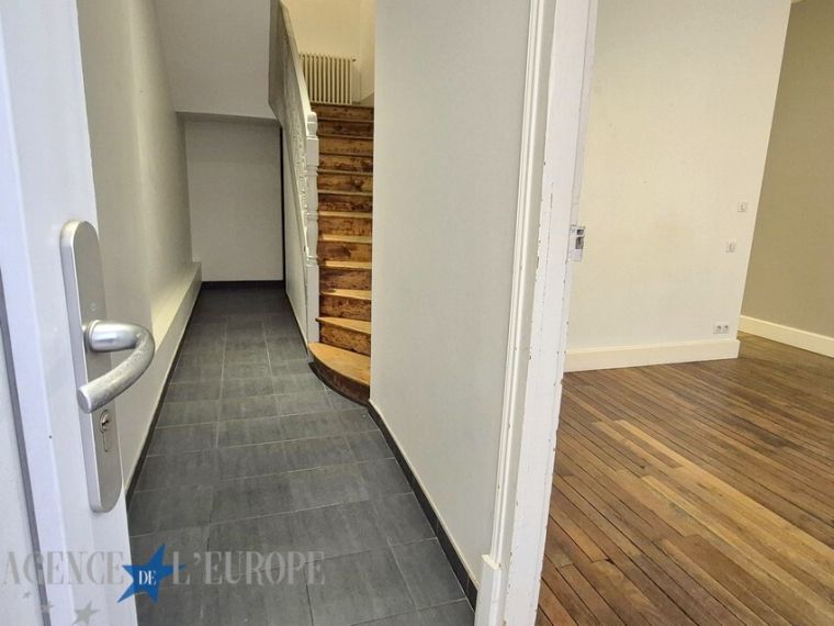 MAISON DE VILLE AVEC TERRASSE EN PARFAIT ETAT - VICHY 4 CHEMINS