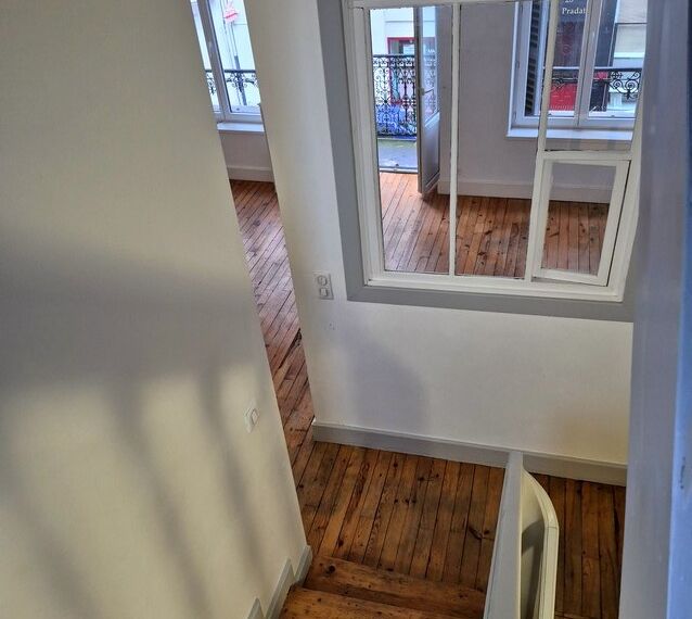 MAISON DE VILLE AVEC TERRASSE EN PARFAIT ETAT - VICHY 4 CHEMINS