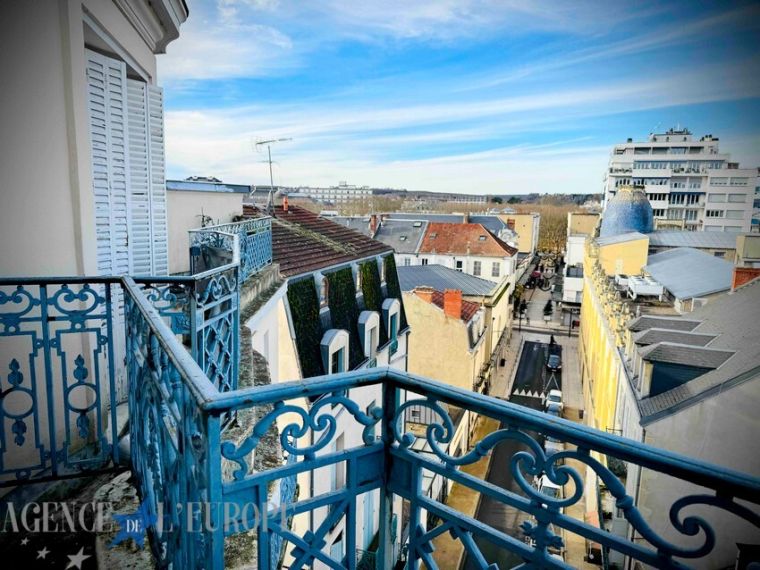 Dernier étage lumineux, balcons/terrasse et vue dégagée dans immeuble de standing - Vichy résidentiel