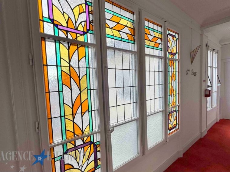 Dernier étage lumineux, balcons/terrasse et vue dégagée dans immeuble de standing - Vichy résidentiel