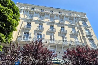 Dernier étage lumineux, balcons/terrasse et vue dégagée dans immeuble de standing - Vichy résidentiel
