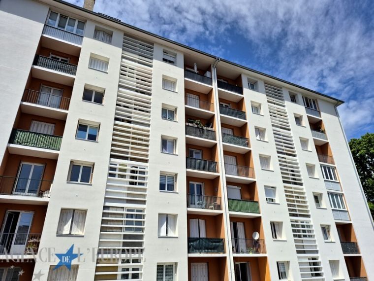 Vichy – Bartins / Beauséjour : F1 de 33 m² avec cave, double vitrage et résidence récemment isolée par l’extérieur