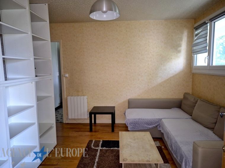 Vichy – Bartins / Beauséjour : F1 de 33 m² avec cave, double vitrage et résidence récemment isolée par l’extérieur