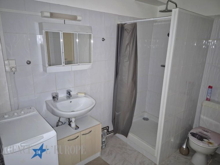 Vichy – Bartins / Beauséjour : F1 de 33 m² avec cave, double vitrage et résidence récemment isolée par l’extérieur