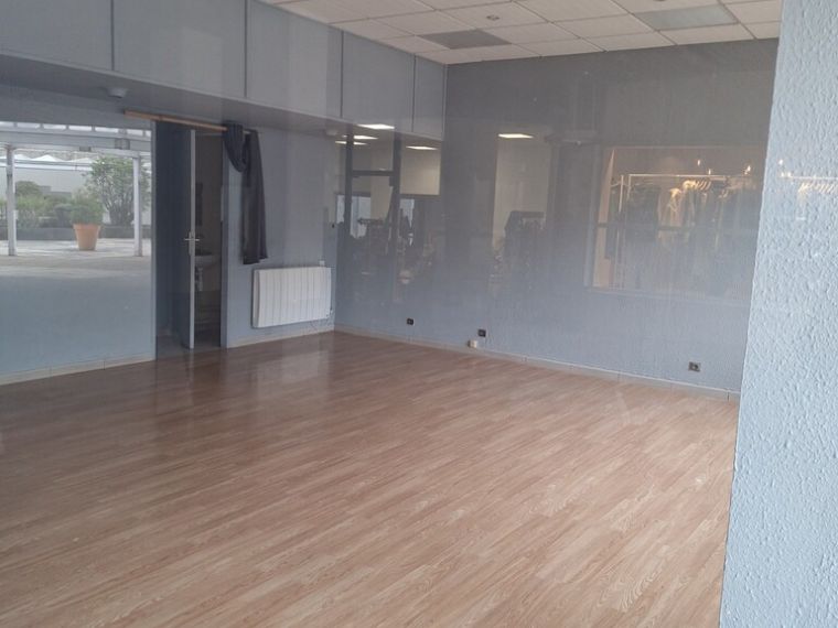 Local commercial Vichy centre