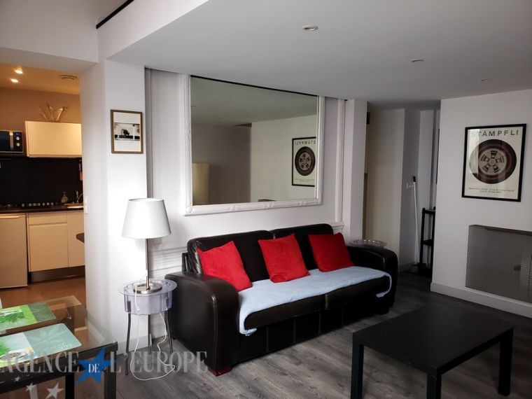 Vichy centre – Bien atypique de 91 m² avec 5 m de hauteur sous plafond, fort potentiel duplex