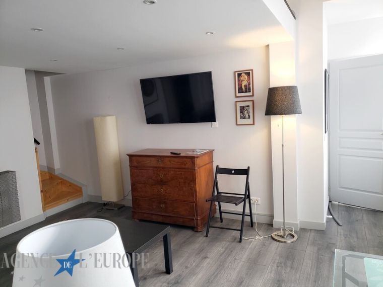 Vichy centre – Bien atypique de 91 m² avec 5 m de hauteur sous plafond, fort potentiel duplex