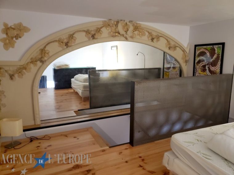 Vichy centre – Bien atypique de 91 m² avec 5 m de hauteur sous plafond, fort potentiel duplex