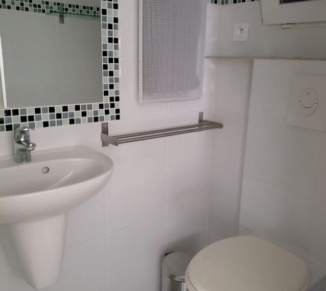 Vichy centre – Bien atypique de 91 m² avec 5 m de hauteur sous plafond, fort potentiel duplex