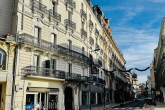 ✨ Un lieu chargé d’histoire au cœur de Vichy, à réinventer selon vos envies.
