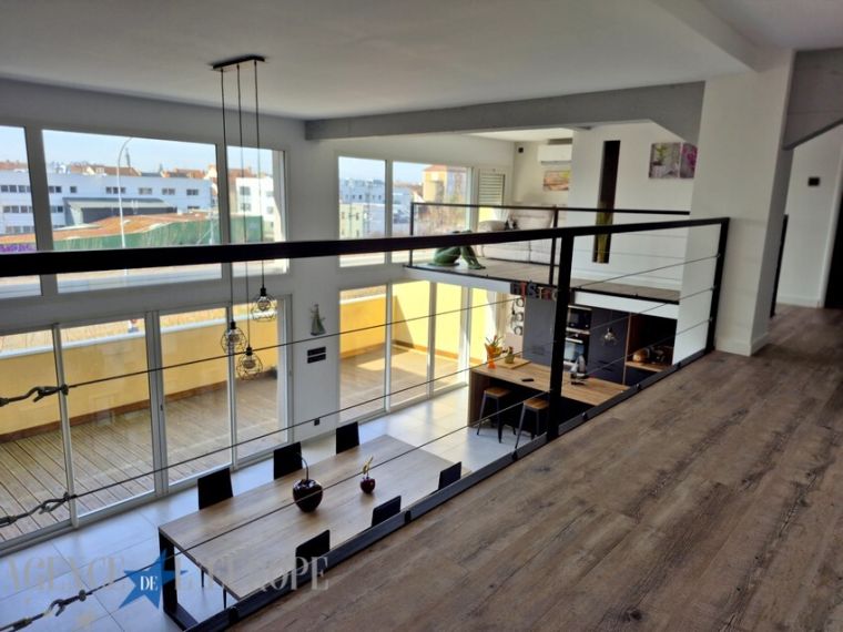 VICHY – Secteur gare / boulevard de l’Hôpital Duplex loft 171 m² – Terrasse 30 m² – Parking couvert