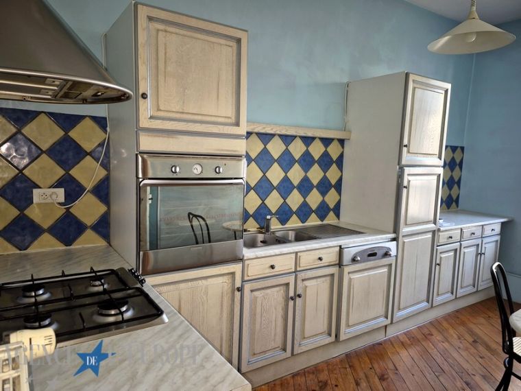 VICHY – T3 de 81 m² – Immeuble années 30 – 2 Balcons – Parking couvert