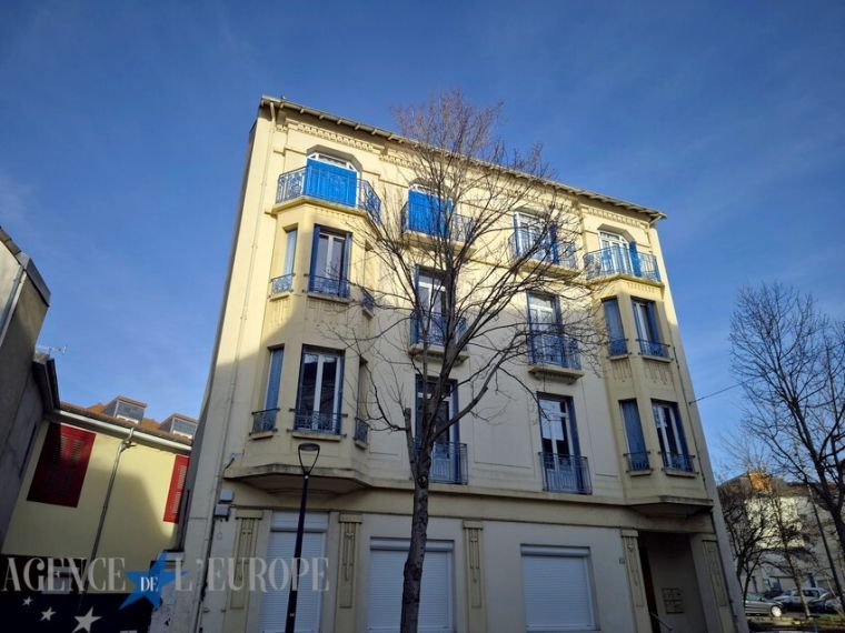 VICHY – T3 de 81 m² – Immeuble années 30 – 2 Balcons – Parking couvert
