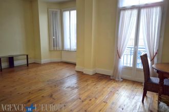 VICHY – T3 de 81 m² – Immeuble années 30 – 2 Balcons – Parking couvert