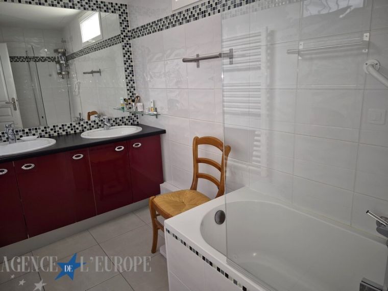 Appartement Duplex 5 pièces – 105 m² – Dernier étage avec ascenseur – Immeuble de caractère – Très bon état