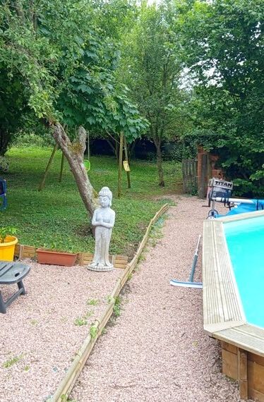 GRANDE MAISON FAMILIALE AVEC DEPENDANCES - ST GERAND LE PUY