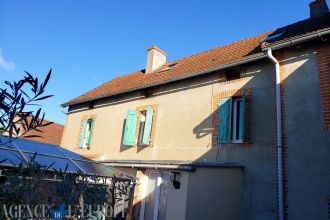 GRANDE MAISON FAMILIALE AVEC DEPENDANCES - ST GERAND LE PUY