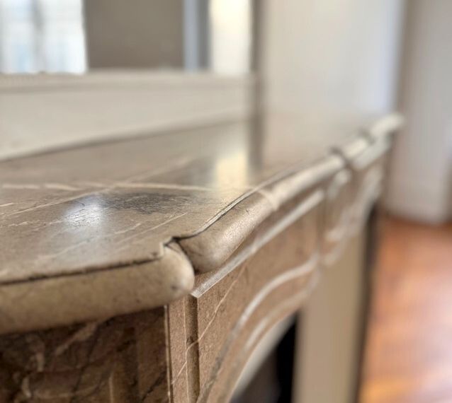 Canal Saint-Martin – 67 m² de charme ancien, parquet & cheminées