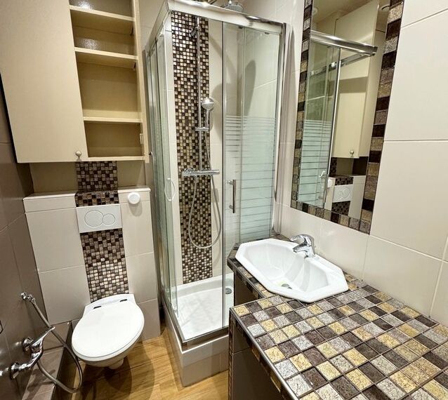 Canal Saint-Martin – 67 m² de charme ancien, parquet & cheminées