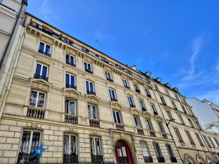 Canal Saint-Martin – 67 m² (Carrez) - 70 m² au sol de charme ancien, parquet & cheminées