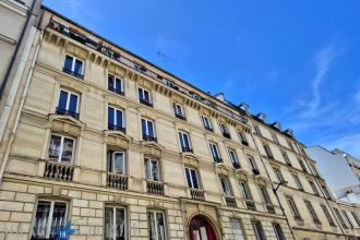 Canal Saint-Martin – 67 m² (Carrez) - 70 m² au sol de charme ancien, parquet & cheminées