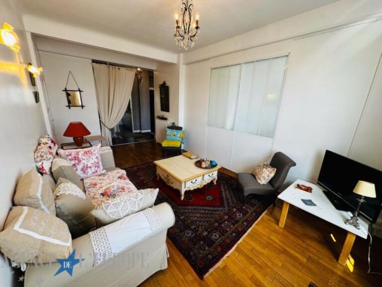 Appartement 3 pièces – 70,27 m² – Étage élevé avec ascenseur – Balcons – Très bon état