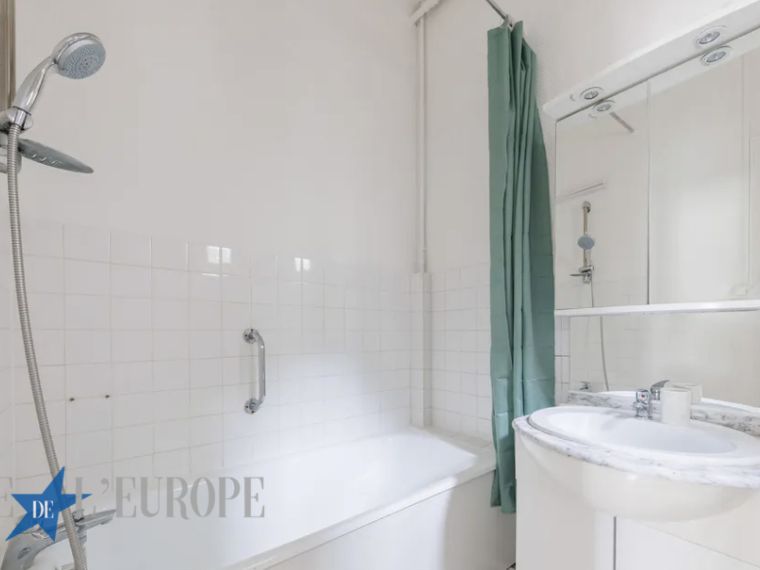 VICHY – F2 traversant de 42,54 m² avec cave