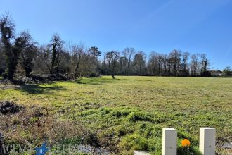 Terrain constructible de qualité sur un axe recherché entre Vichy, Gannat et Riom.