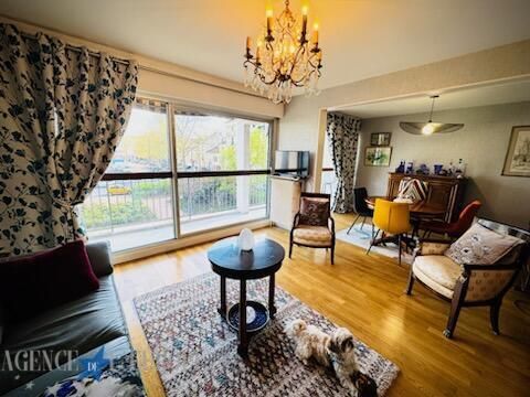 VICHY (proche centre-ville et commodités) – Appartement F3 + cave + parking couvert + balcon !