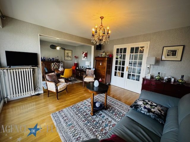 VICHY (proche centre-ville et commodités) – Appartement F3 + cave + parking couvert + balcon !