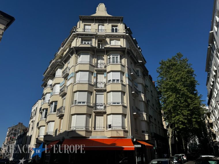 VICHY – 4 Chemins : charmant 2 pièces meublé en dernier étage avec balcon et vue dégagée.