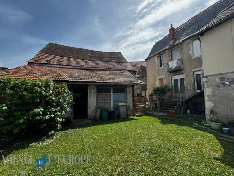 Gannat – Belle opportunité investisseur avec logements loués, grange et potentiel de création de lots