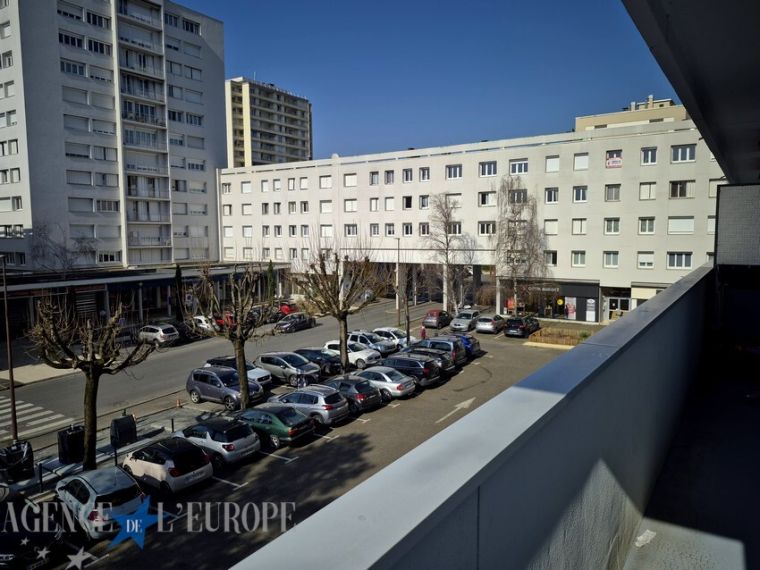Appartement F3 de 67 m² habitables avec cave et balcons Cusset centre