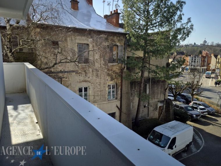 Appartement F3 de 67 m² habitables avec cave et balcons Cusset centre