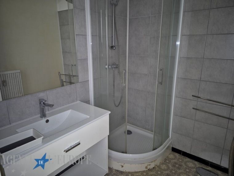 Appartement F3 de 67 m² habitables avec cave et balcons Cusset centre