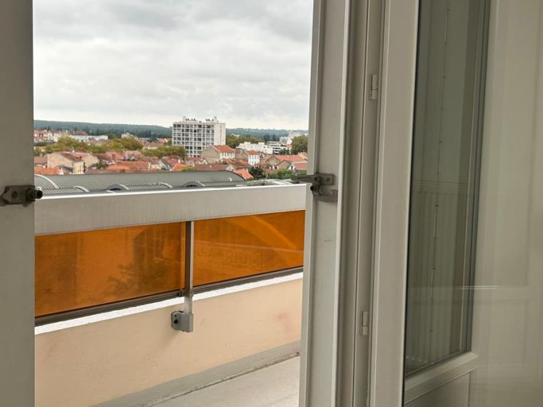 Charmant T2 refait à neuf avec parking intérieur