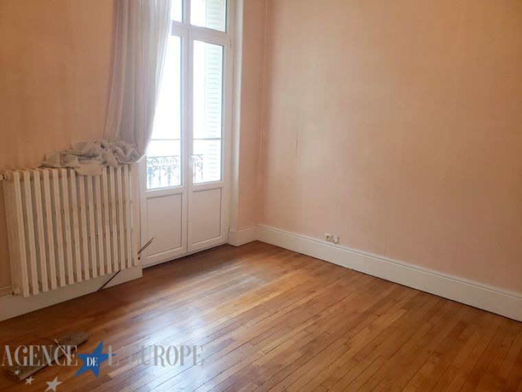 Appartement F4 avec cave et balcons - Vichy centre