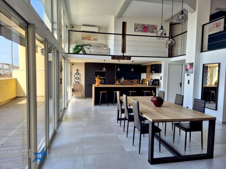 Duplex / Loft - F5 de 171 m² habitables avec Terrasse de 30 m² et Parking Couvert - Dernier étage - Vichy