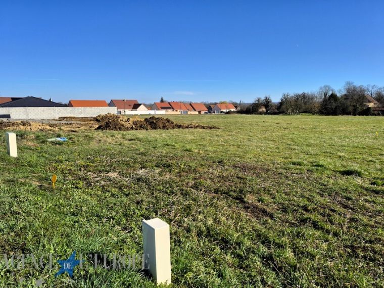 TERRAIN PLAT CONSTRUCTIBLE 3 502 m² - VICHY - GANNAT