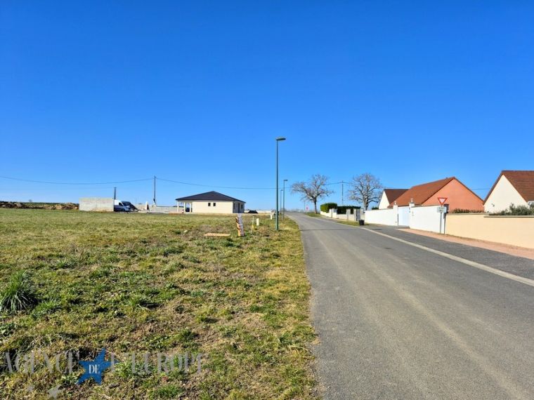 TERRAIN PLAT CONSTRUCTIBLE 6 231 m² - VICHY - GANNAT