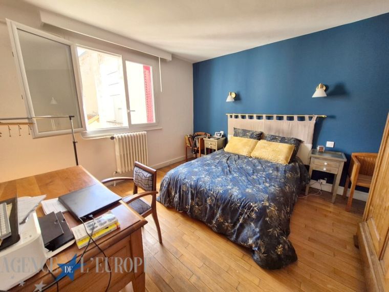 APPARTEMENT F3 EN TBE AVEC CAVE ET BALCON - 79 M² - VICHY CENTRE