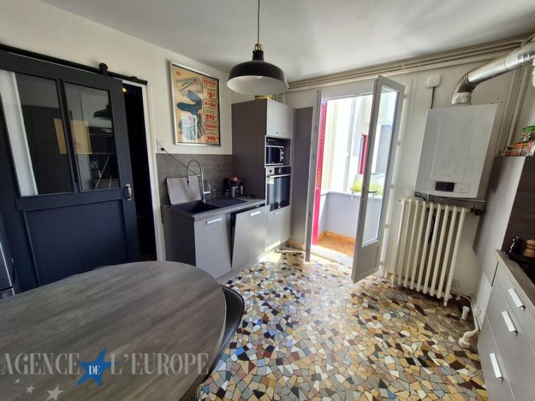 APPARTEMENT F3 EN TBE AVEC CAVE ET BALCON - 79 M² - VICHY CENTRE