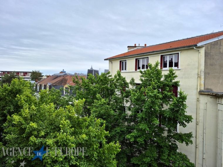 APPARTEMENT F3 - SURFACE 79 M² - BALCON - ASCENSEUR - VICHY CENTRE
