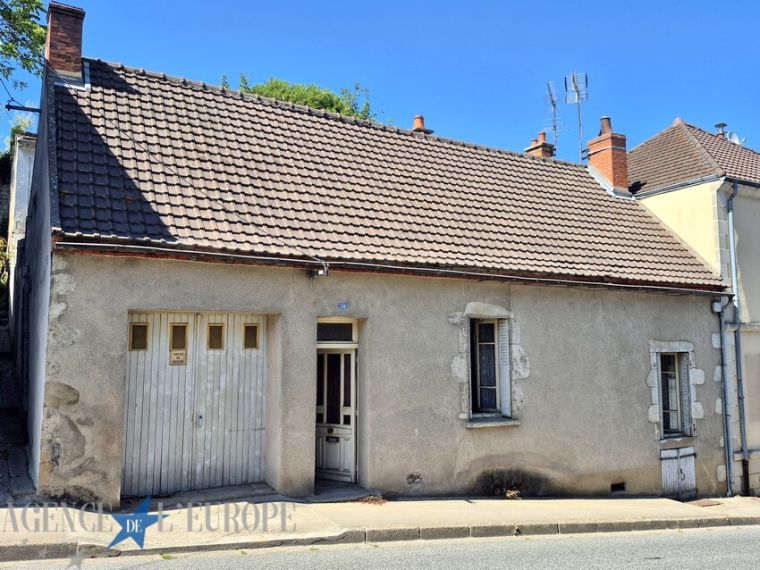 À SAISIR ! MAISON 3 PIECES À RENOVER + COUR - ST POURCAIN SUR SIOULE